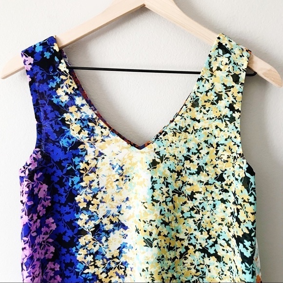 CAbi 5538 Merry Go Round Wraparound Floral Tank XS - Picture 2 of 8